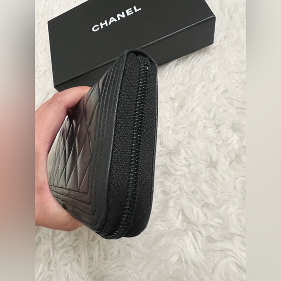 CHANEL Boy L-Gusset black Long Zip Wallet - Picture 8 of 15